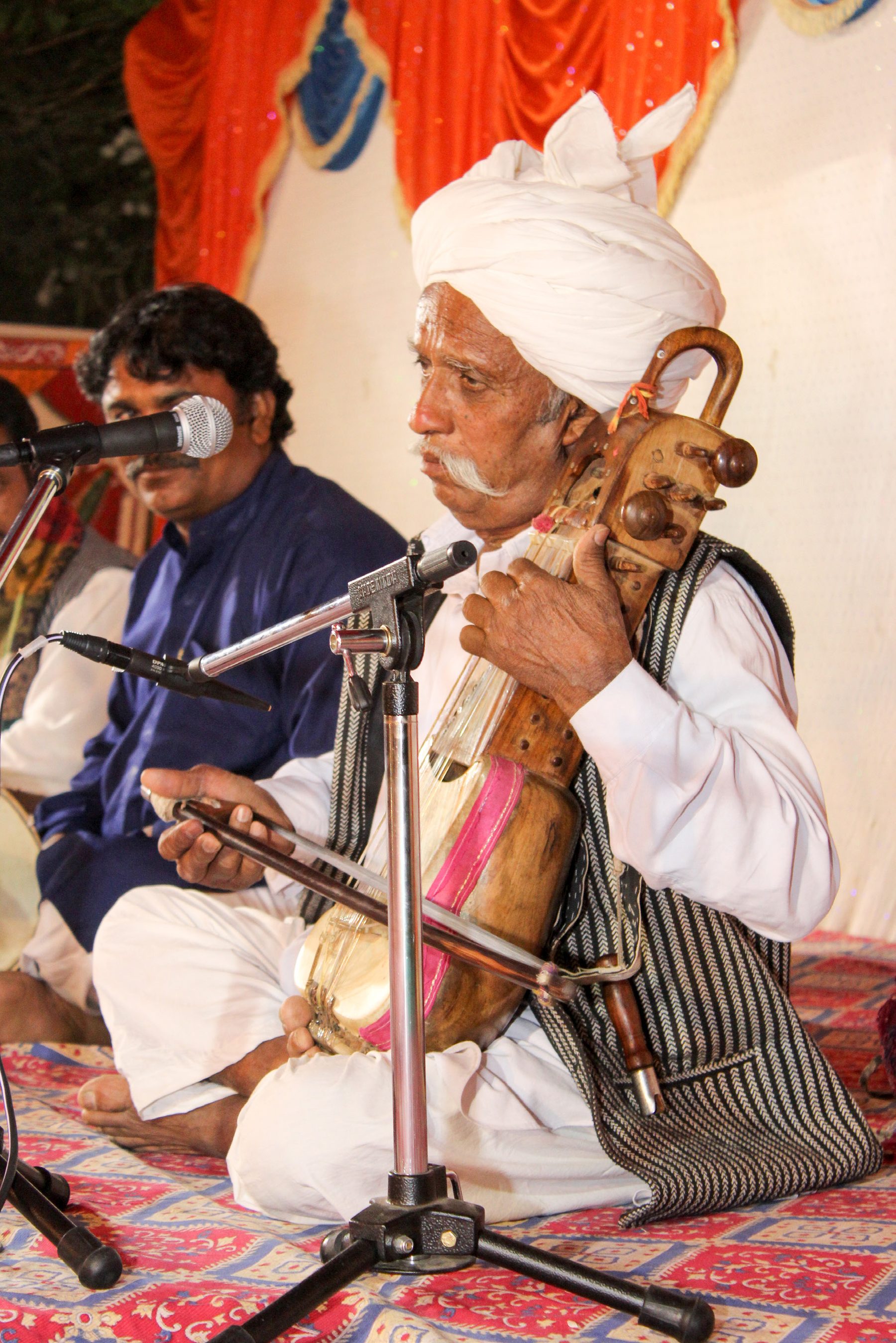 Lakha Khan performing on the Sarangi